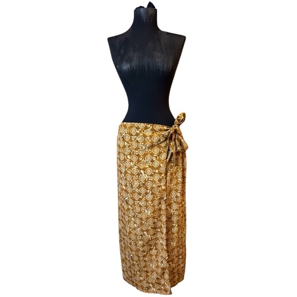 Vintage Dresses & Skirts - Vintage Janique Gold Patterned Wrap Skirt